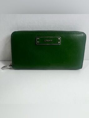 Vintage DKNY Emerald Green Zip Wallet with Silver Hardware